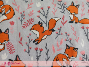 Stretchjersey „Fuchs auf Blumenwiese“ hellgrau
